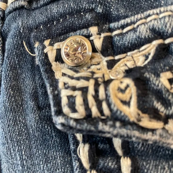 Miss Me JP5418P Capri Jeans Size 28 | Distressed Blue Denim - Picture 6 of 14